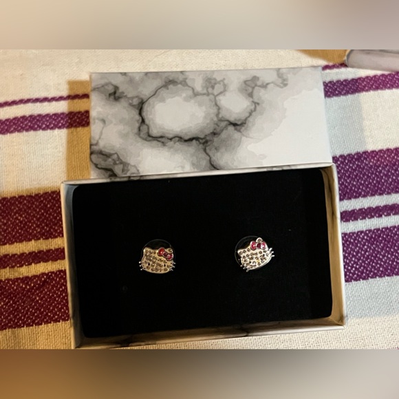 NWT Hello Kitty Gift set includes all items shown and necklace and earrings!! - Picture 11 of 11